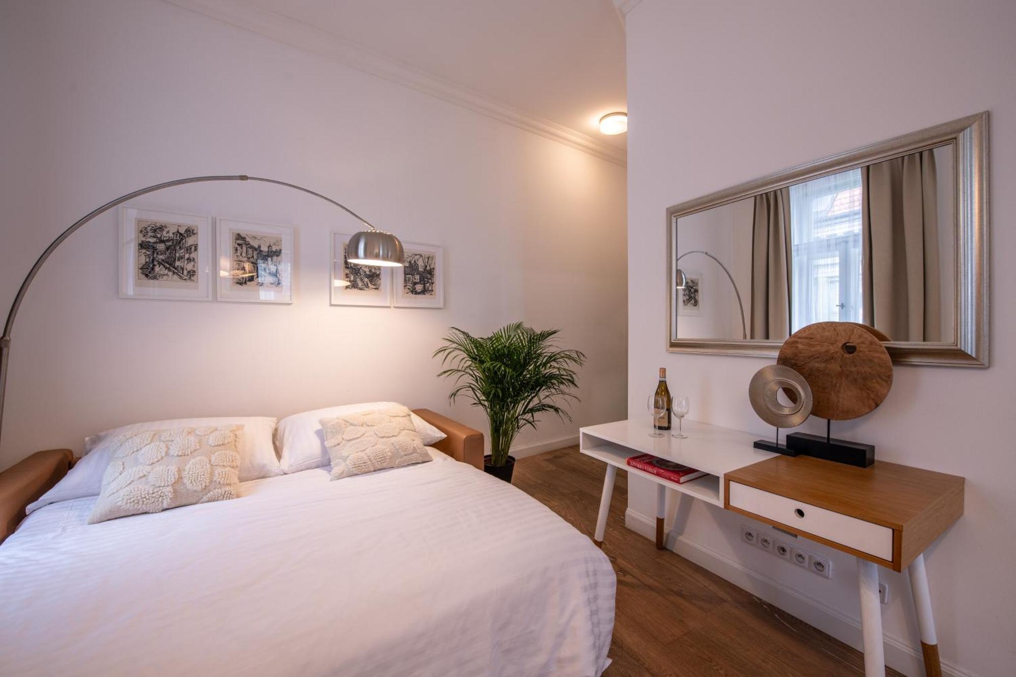 Modern Downtown Apt - Renovated, On Ideal Location Prague Exterior photo