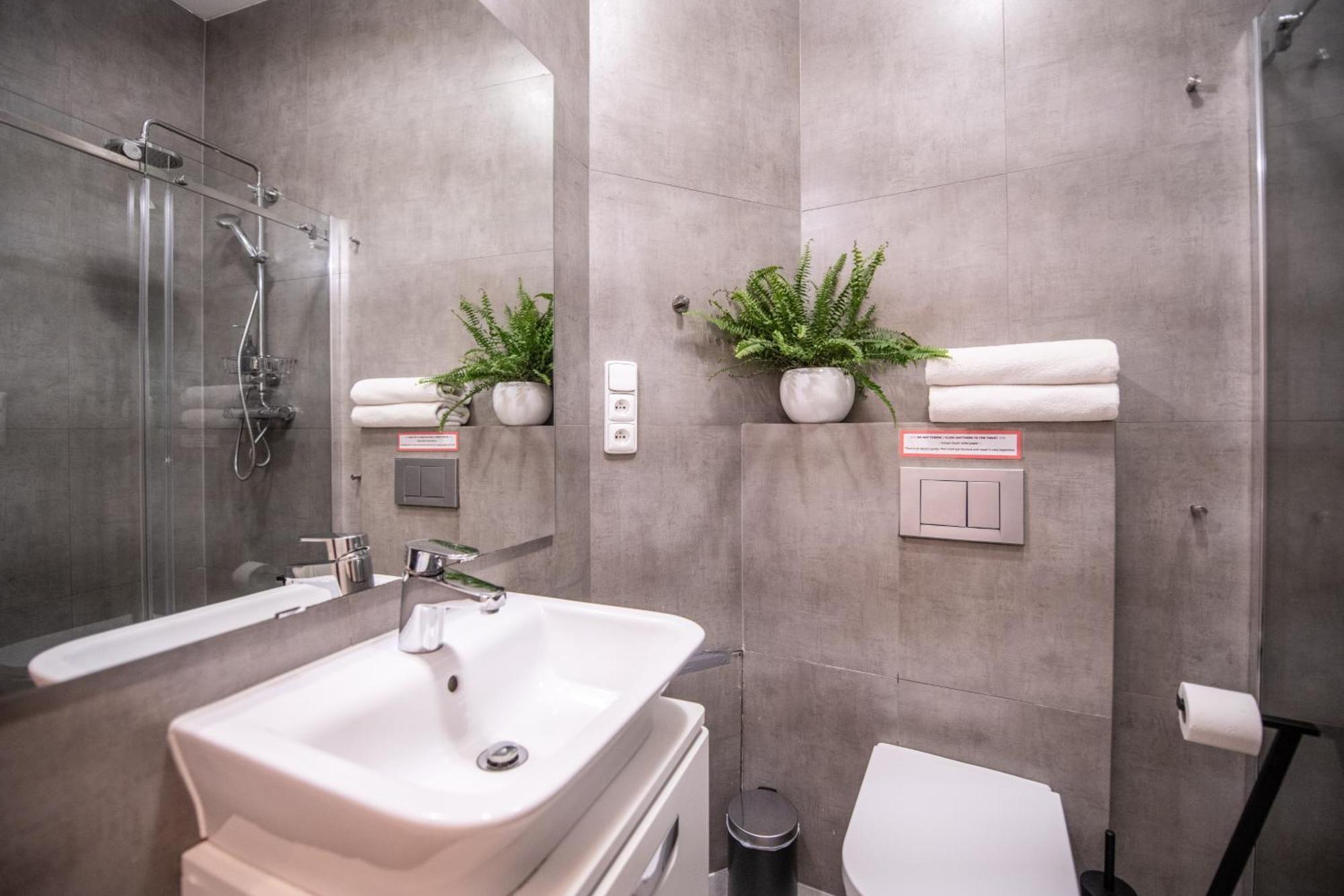 Modern Downtown Apt - Renovated, On Ideal Location Prague Exterior photo