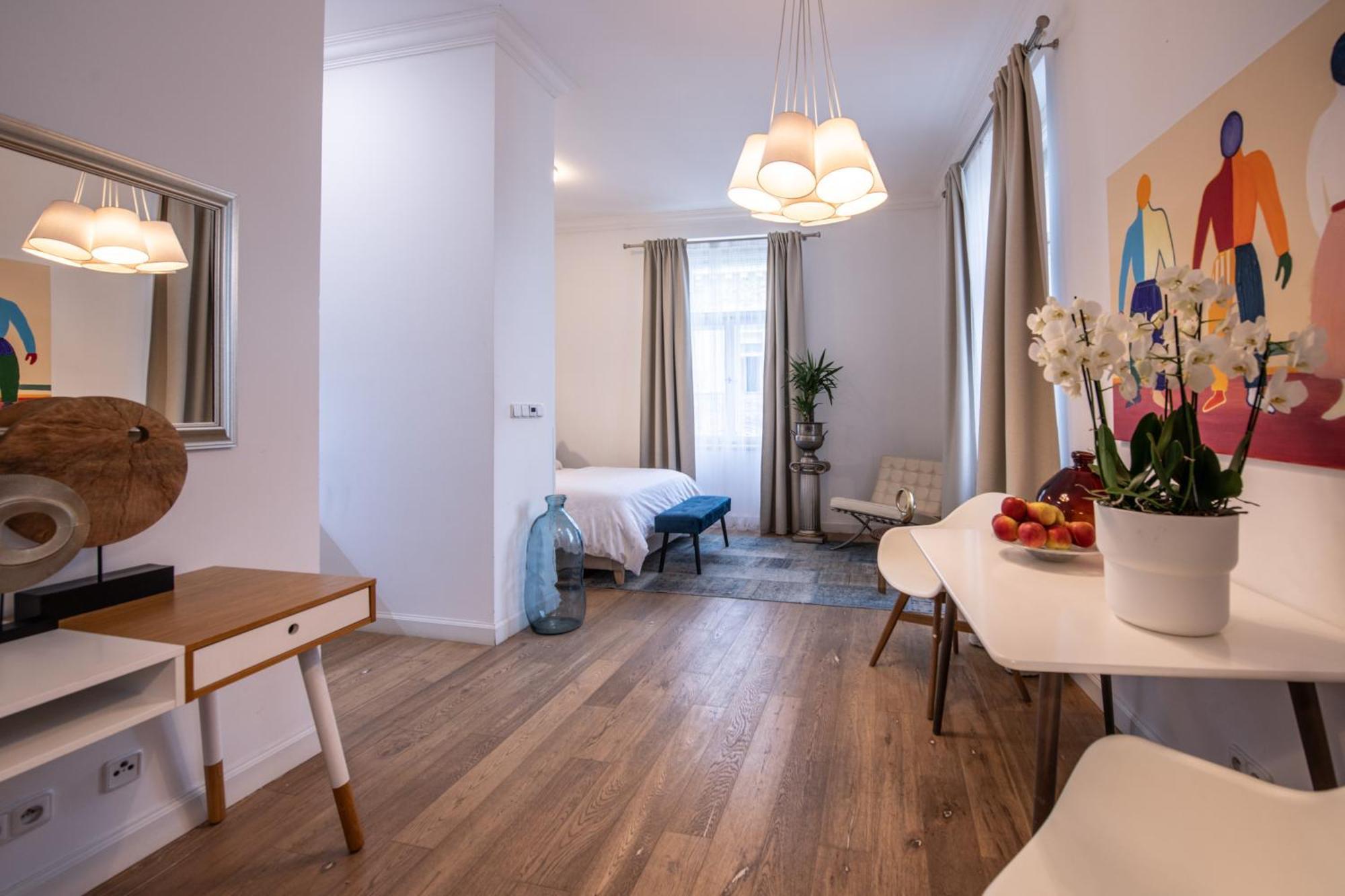Modern Downtown Apt - Renovated, On Ideal Location Prague Exterior photo
