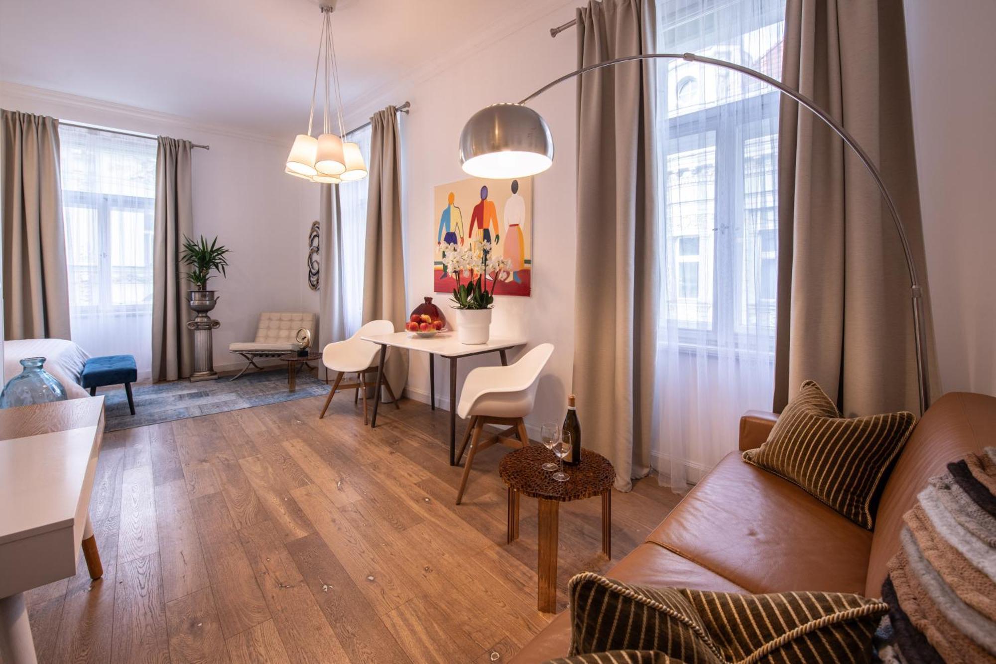 Modern Downtown Apt - Renovated, On Ideal Location Prague Exterior photo