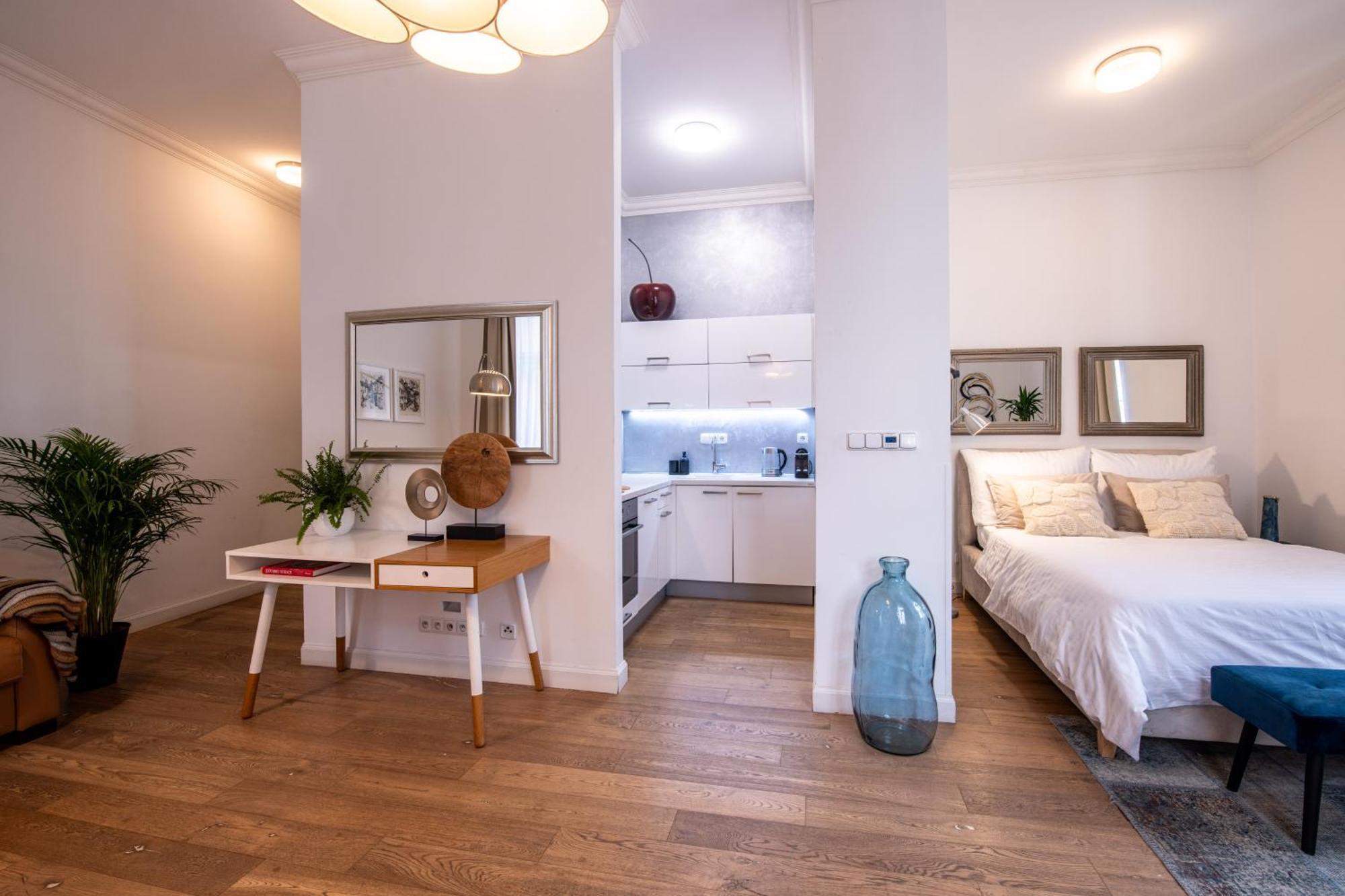 Modern Downtown Apt - Renovated, On Ideal Location Prague Exterior photo