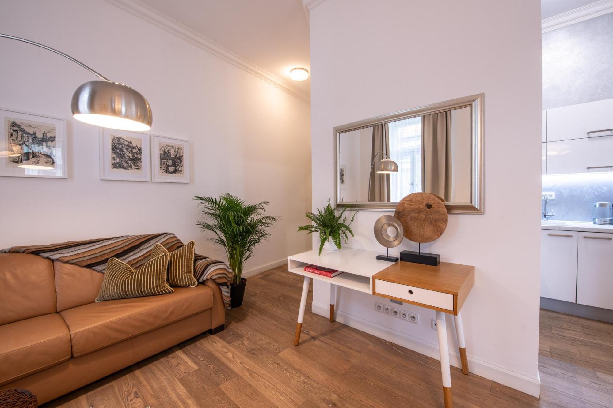Modern Downtown Apt - Renovated, On Ideal Location Prague Exterior photo