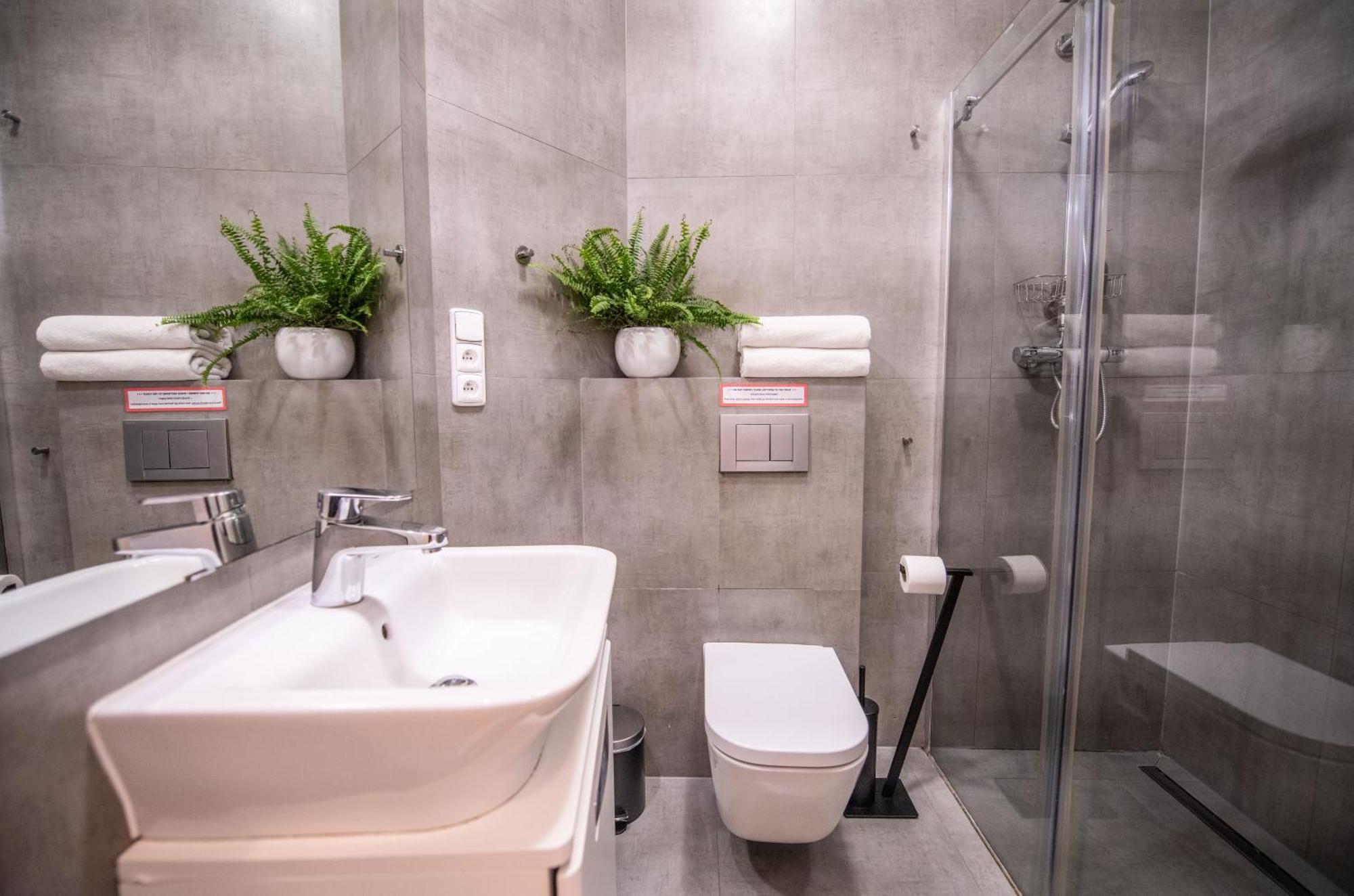 Modern Downtown Apt - Renovated, On Ideal Location Prague Exterior photo