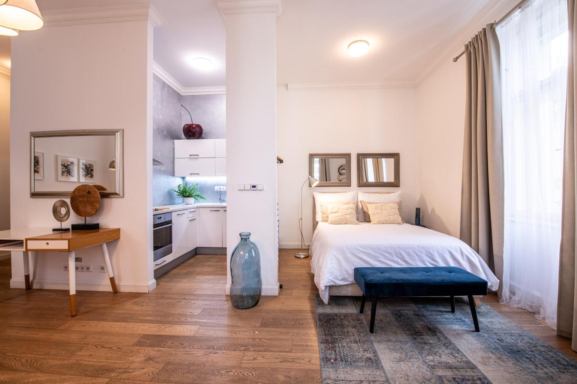 Modern Downtown Apt - Renovated, On Ideal Location Prague Exterior photo