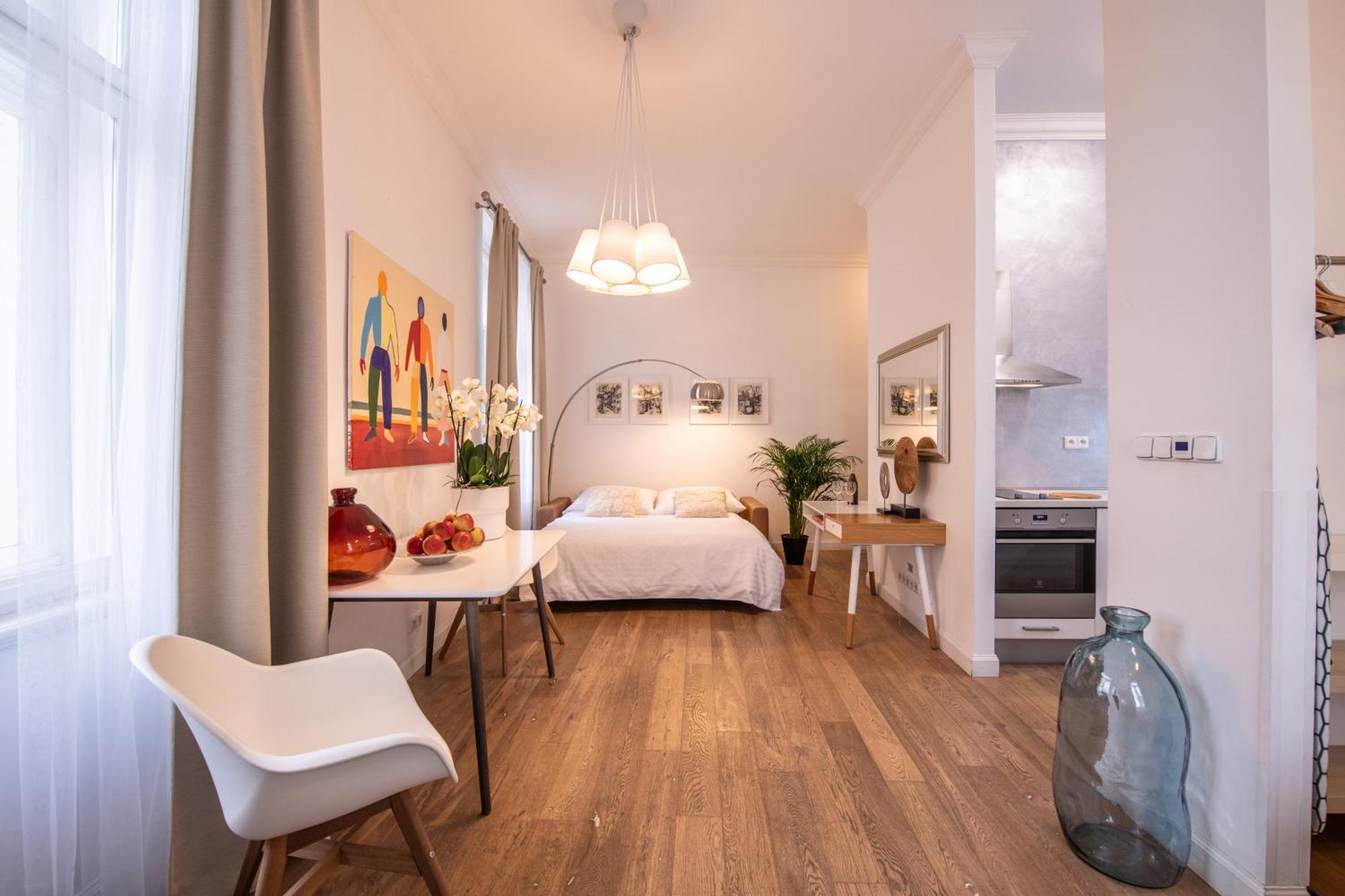 Modern Downtown Apt - Renovated, On Ideal Location Prague Exterior photo